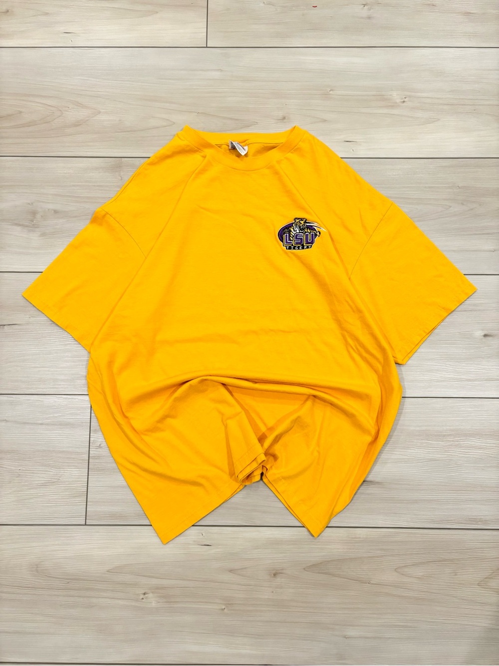 Hanes Heavyweight Vintage LSU Tigers College football embroidered Men’s t-shirt